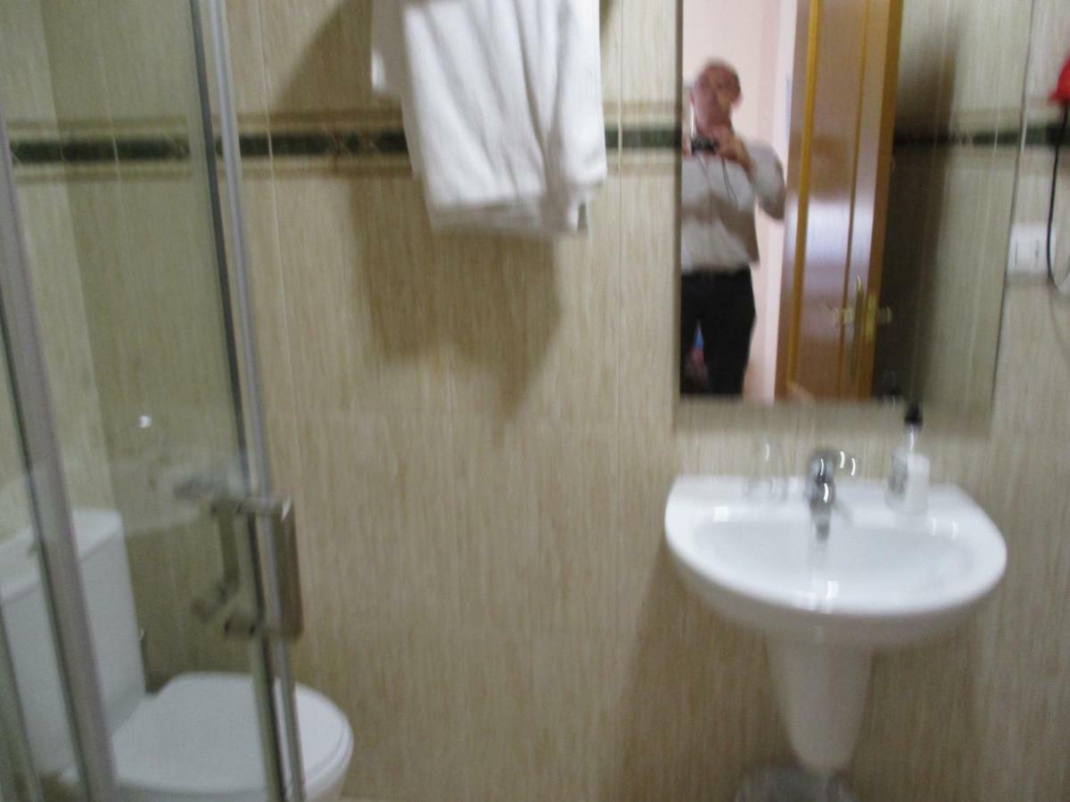 Hostal Becares Παλένθια Εξωτερικό φωτογραφία